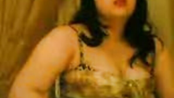 Raunchy blond tispe liker interracial dobbel penetrasjon