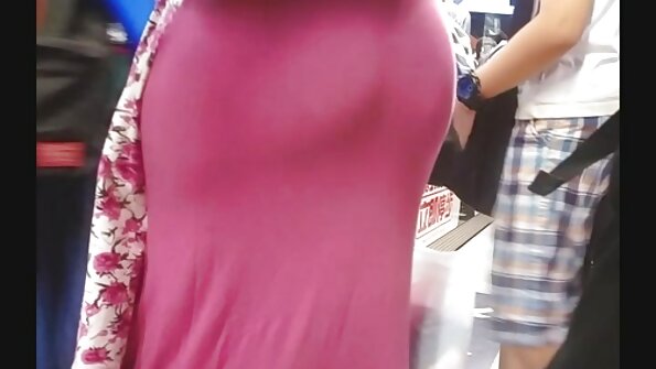 Sensuell brunette rir på pikk og får fitta hennes sluket på